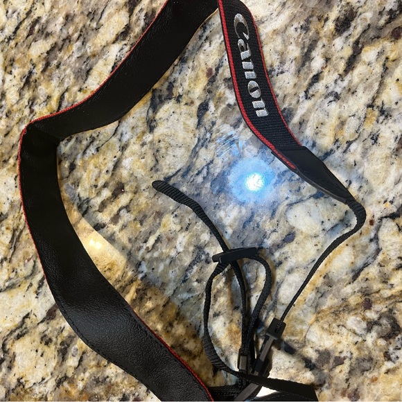 Canon EOS Rebel T100 - Picture 5 of 8